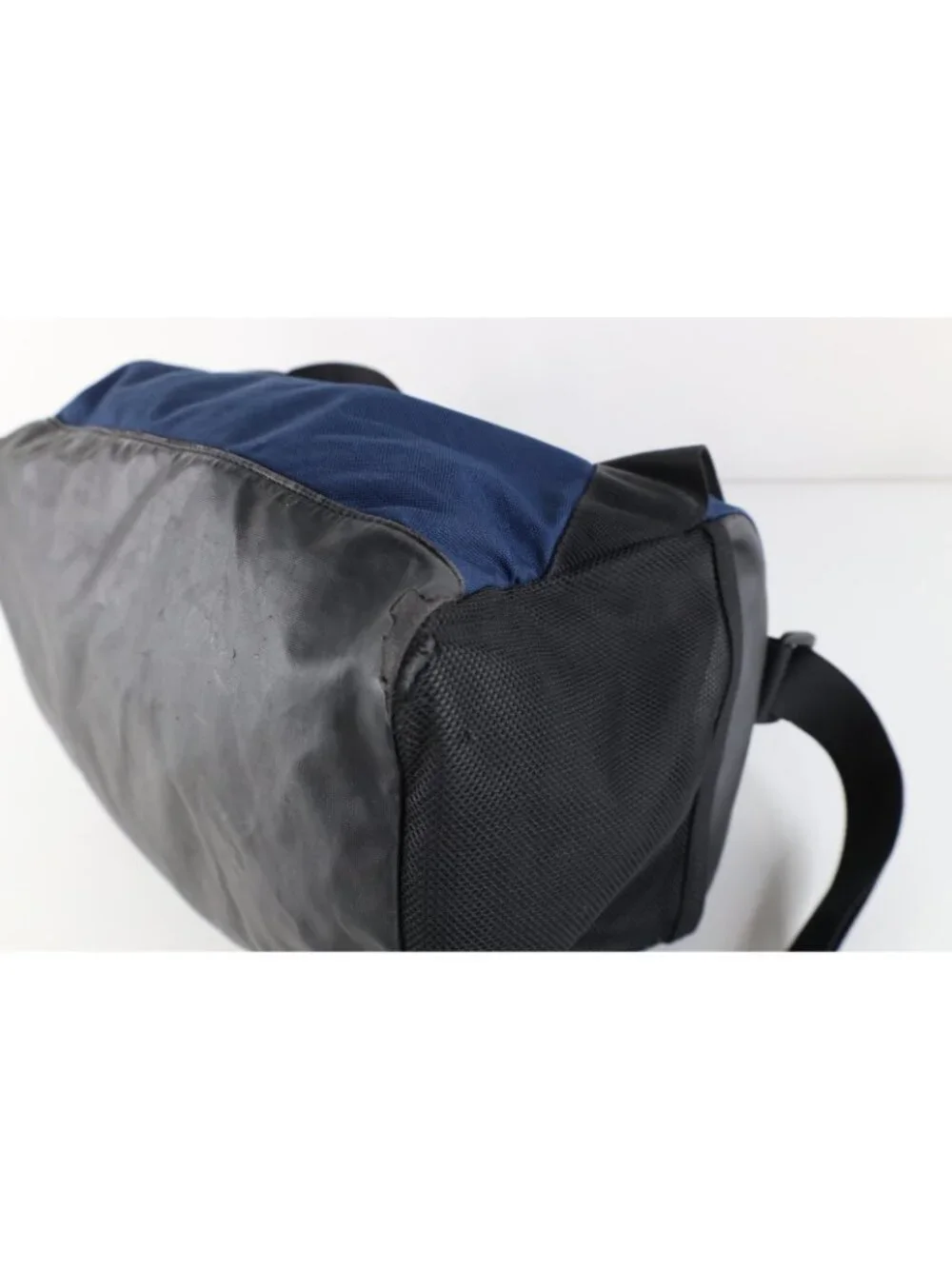 Vintage Y2K Nike Spell Out Just Do It Big Swoosh Logo Handled Duffel Bag Gym Bag